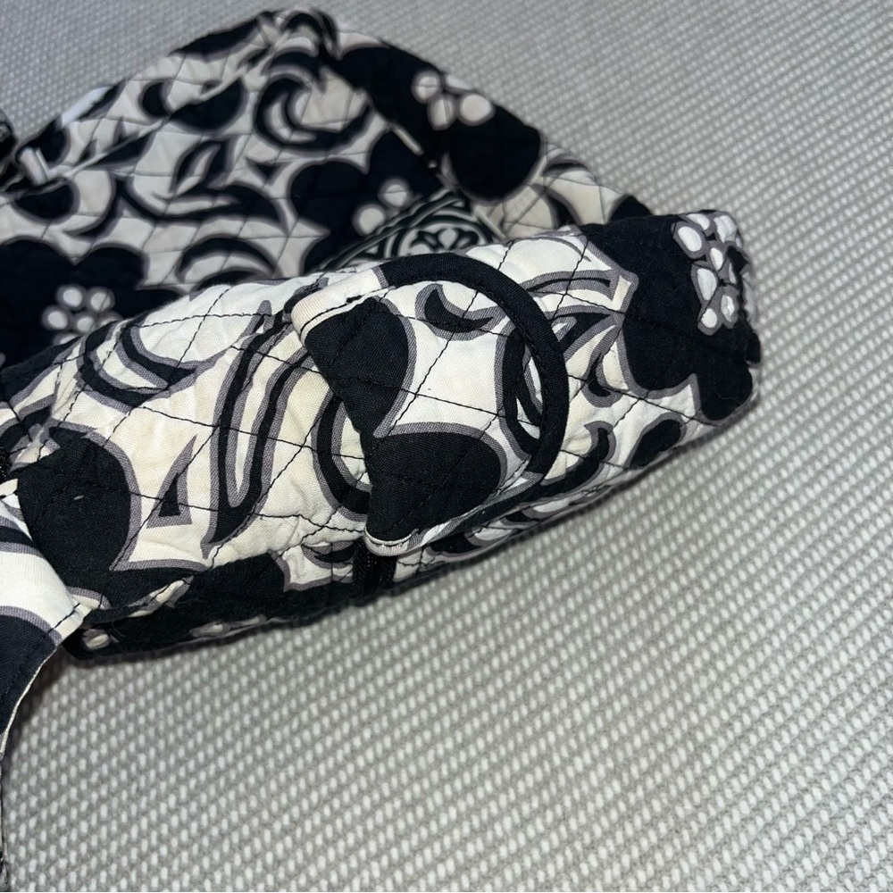Vera Bradley Small White Black Paisley Shoulder Purse Adjustable Shoulder Strap - Picture 4 of 8